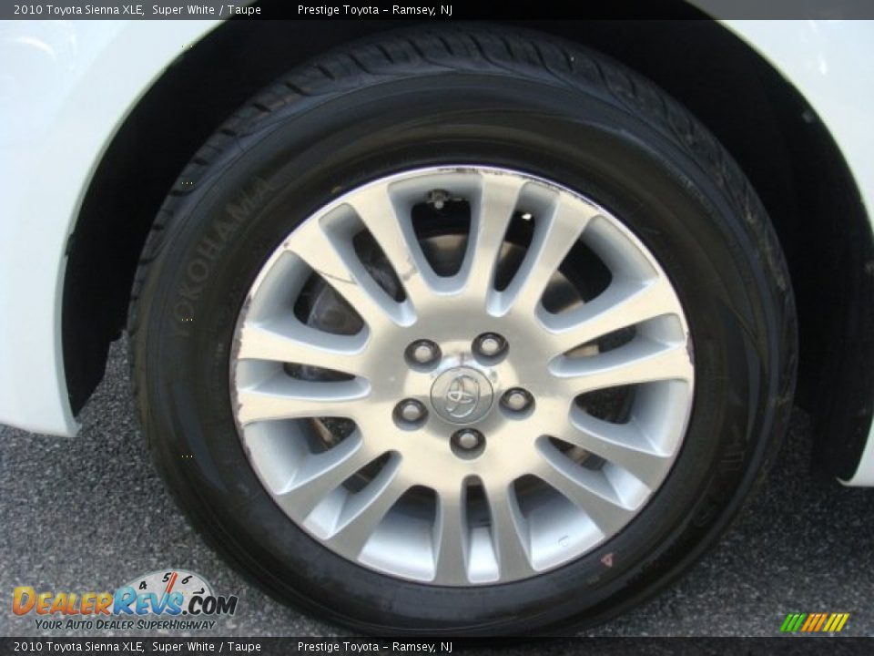 2010 Toyota Sienna XLE Super White / Taupe Photo #13