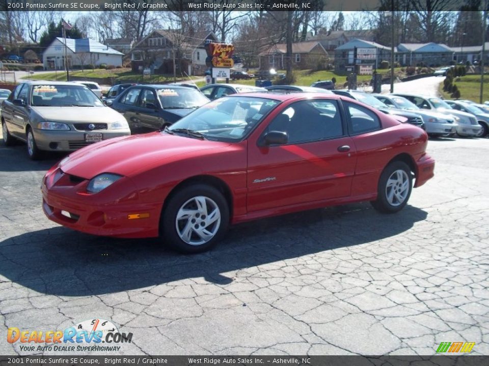 2001 Pontiac Sunfire SE Coupe Bright Red / Graphite Photo #1