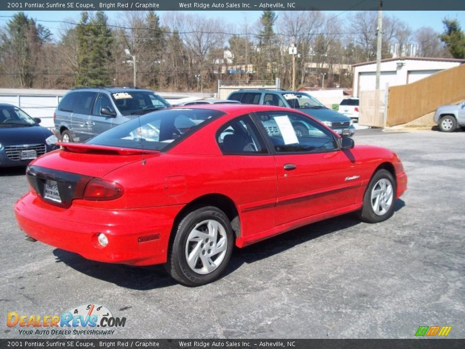 2001 Pontiac Sunfire SE Coupe Bright Red / Graphite Photo #4