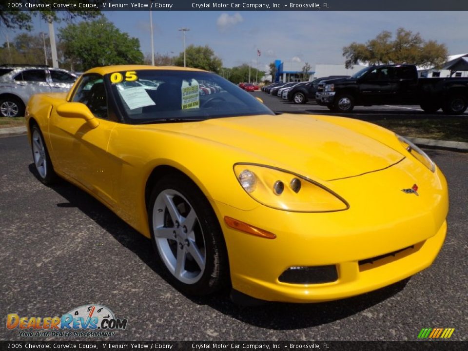 Front 3/4 View of 2005 Chevrolet Corvette Coupe Photo #9