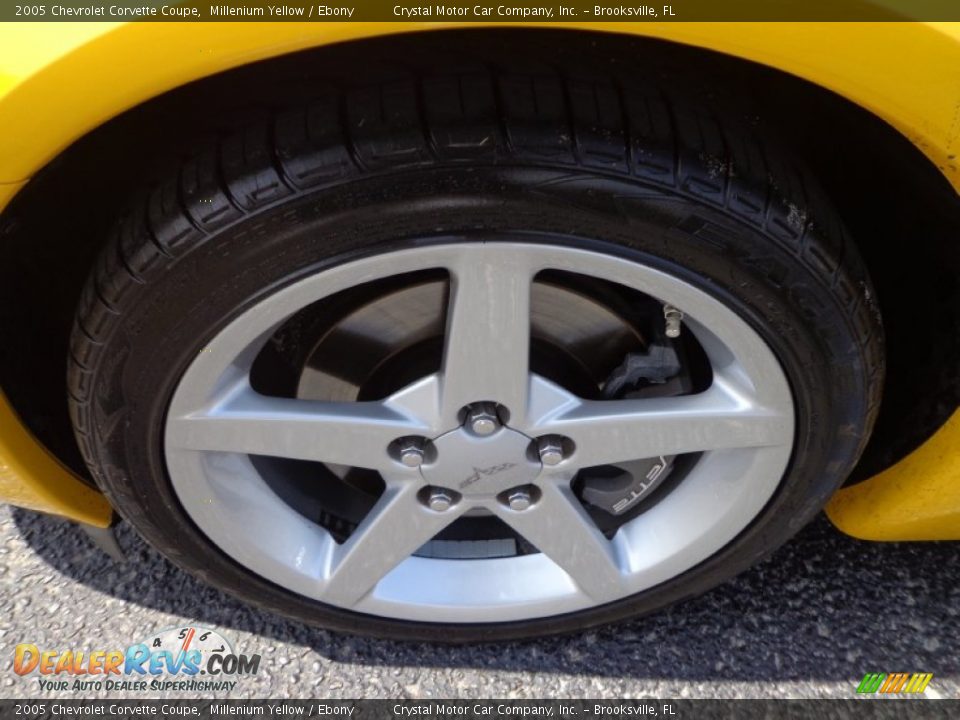 2005 Chevrolet Corvette Coupe Millenium Yellow / Ebony Photo #13