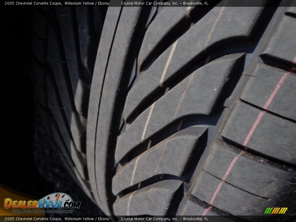 2005 Chevrolet Corvette Coupe Millenium Yellow / Ebony Photo #14