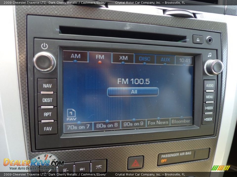 Controls of 2009 Chevrolet Traverse LTZ Photo #21