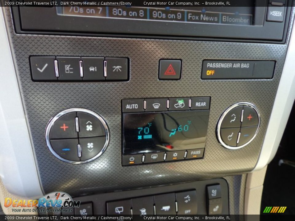 Controls of 2009 Chevrolet Traverse LTZ Photo #22
