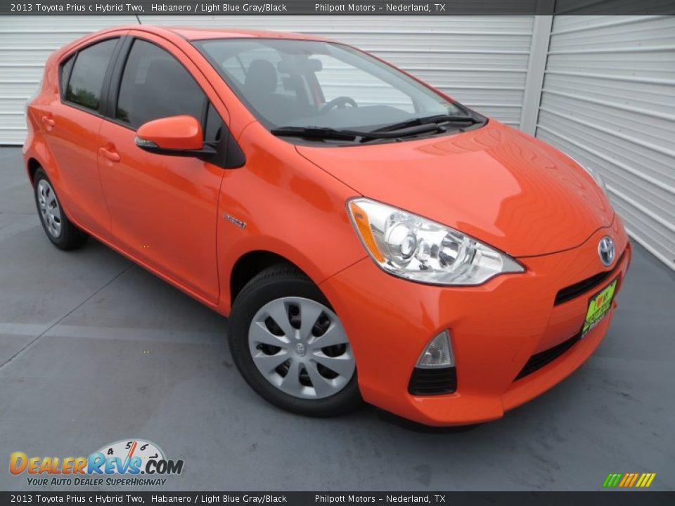 Front 3/4 View of 2013 Toyota Prius c Hybrid Two Photo #2