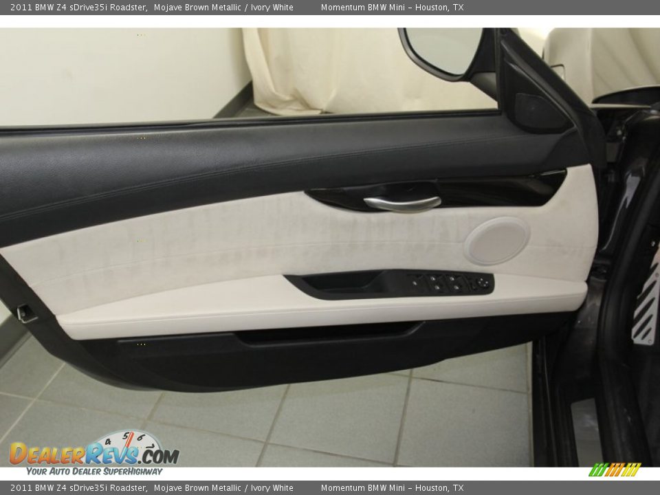 Door Panel of 2011 BMW Z4 sDrive35i Roadster Photo #15
