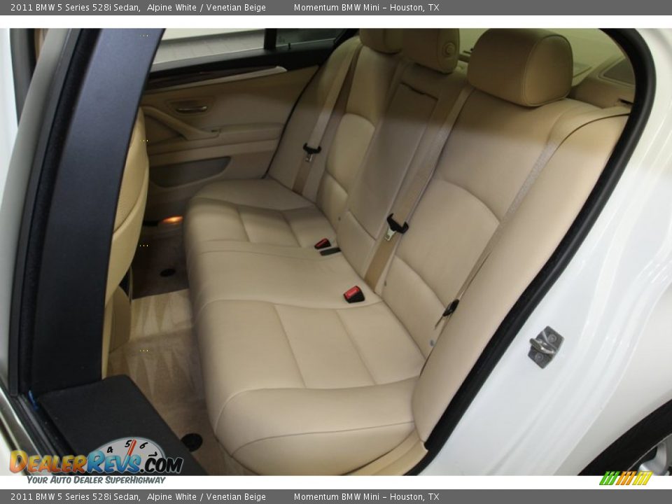 2011 BMW 5 Series 528i Sedan Alpine White / Venetian Beige Photo #14