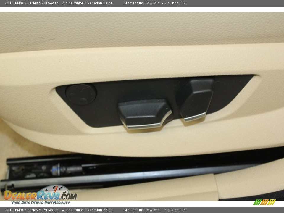 2011 BMW 5 Series 528i Sedan Alpine White / Venetian Beige Photo #18