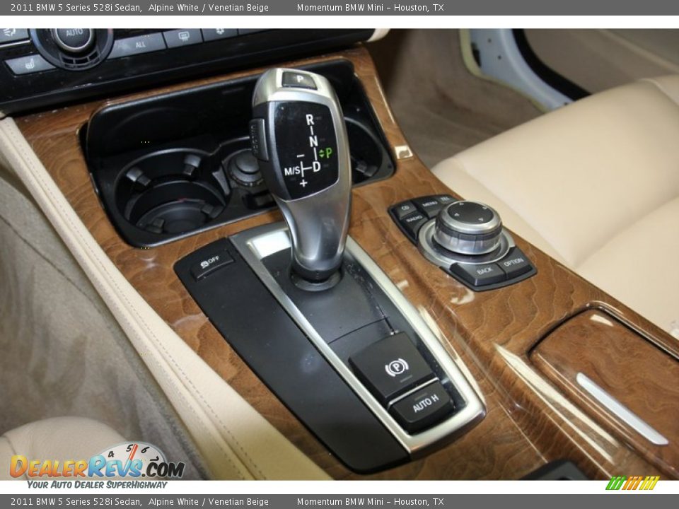 2011 BMW 5 Series 528i Sedan Alpine White / Venetian Beige Photo #24