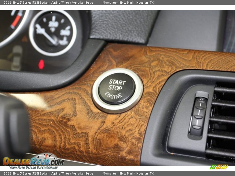 2011 BMW 5 Series 528i Sedan Alpine White / Venetian Beige Photo #27