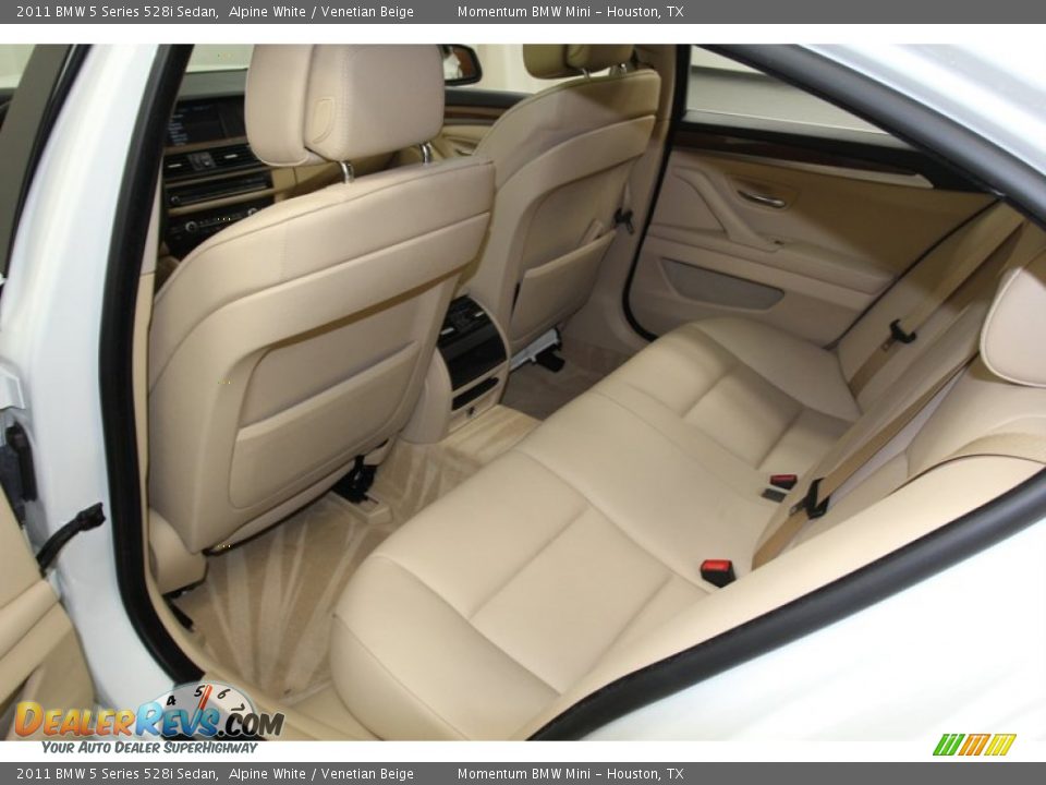 2011 BMW 5 Series 528i Sedan Alpine White / Venetian Beige Photo #31