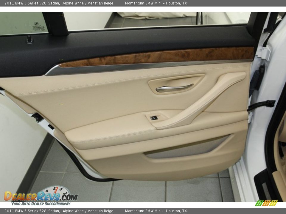 2011 BMW 5 Series 528i Sedan Alpine White / Venetian Beige Photo #32