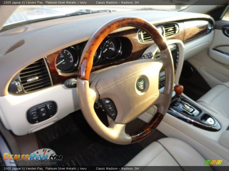 2005 Jaguar XJ Vanden Plas Platinum Silver Metallic / Ivory Photo #8