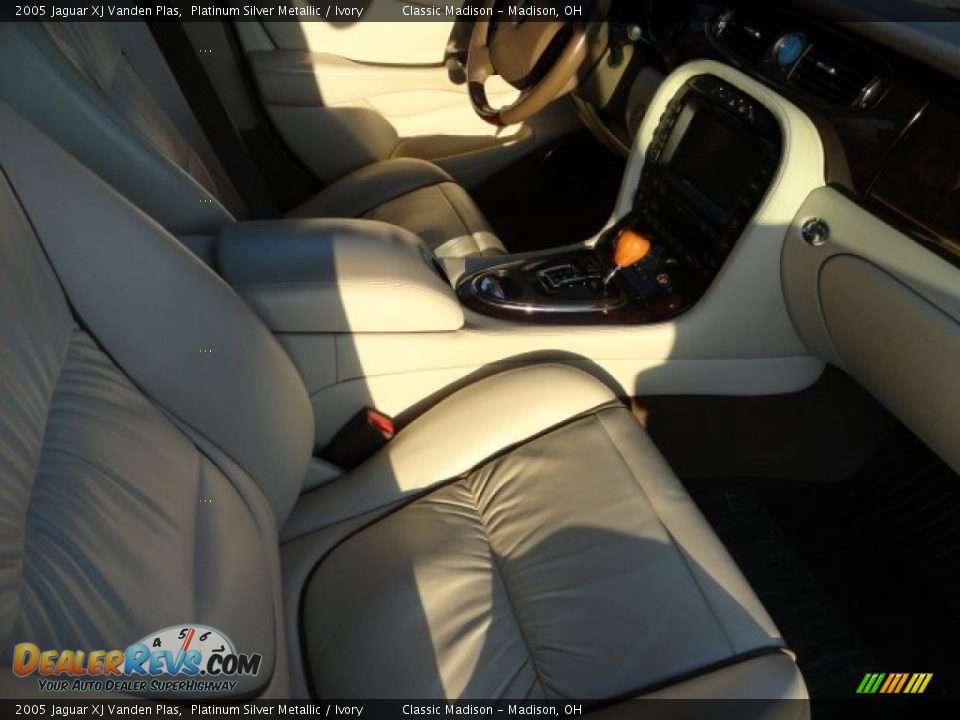 2005 Jaguar XJ Vanden Plas Platinum Silver Metallic / Ivory Photo #14