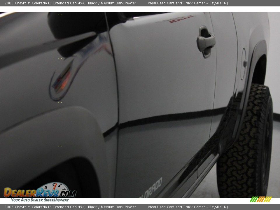 2005 Chevrolet Colorado LS Extended Cab 4x4 Black / Medium Dark Pewter Photo #6