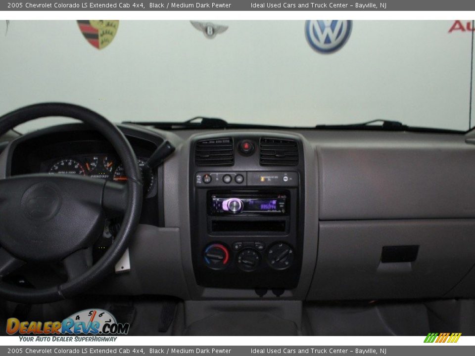 2005 Chevrolet Colorado LS Extended Cab 4x4 Black / Medium Dark Pewter Photo #13