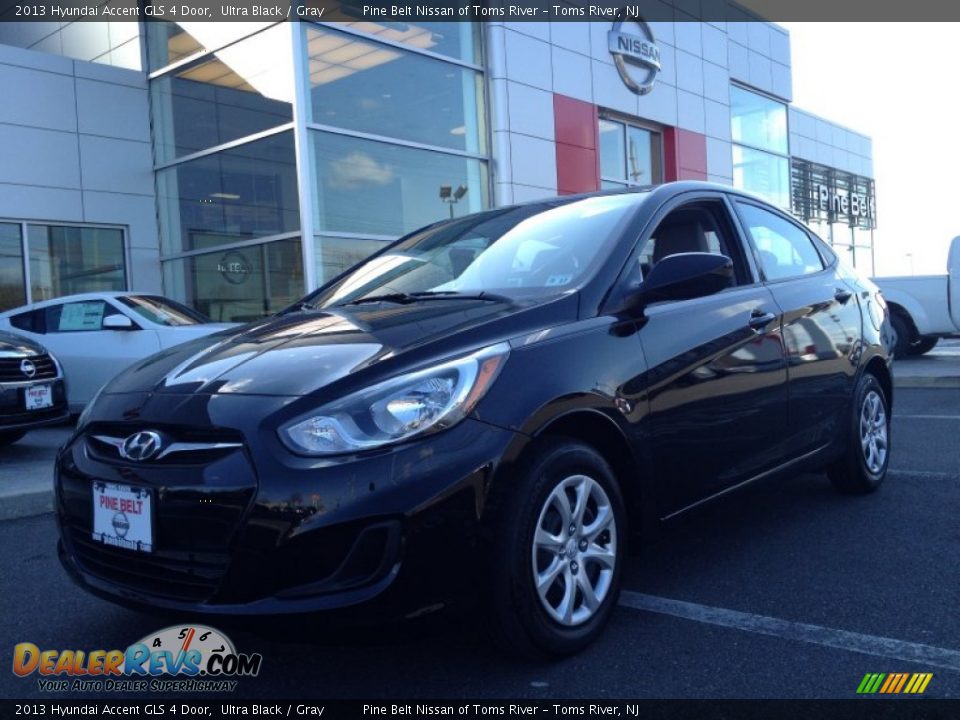 2013 Hyundai Accent GLS 4 Door Ultra Black / Gray Photo #1