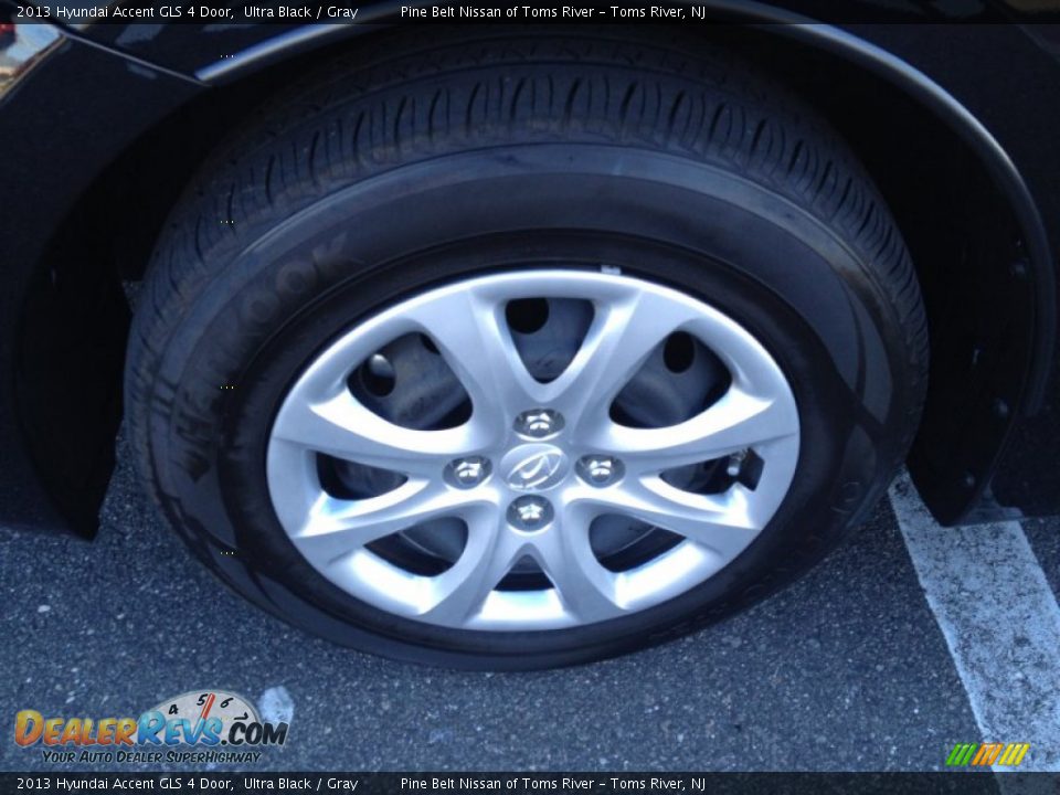 2013 Hyundai Accent GLS 4 Door Ultra Black / Gray Photo #3