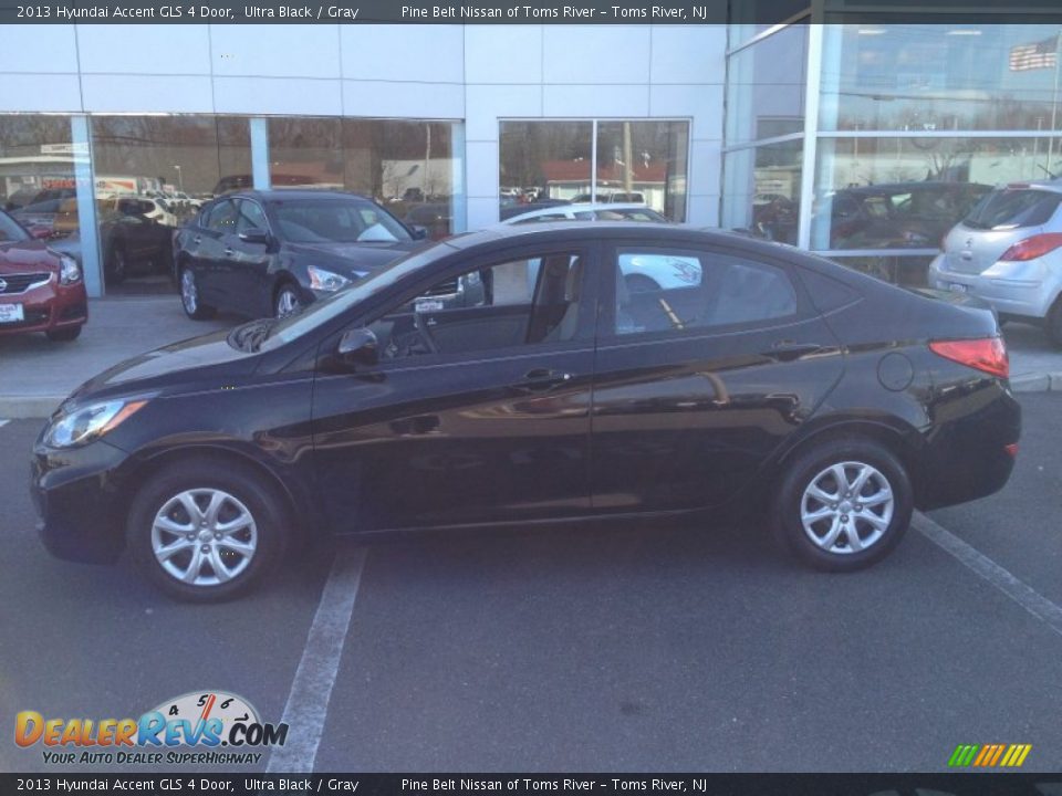2013 Hyundai Accent GLS 4 Door Ultra Black / Gray Photo #4