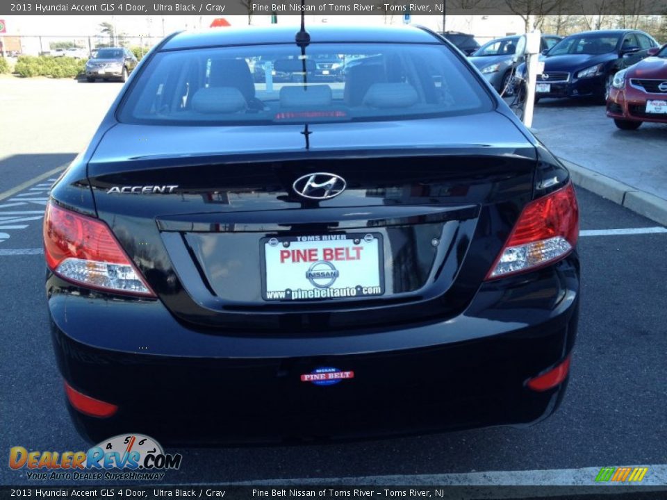 2013 Hyundai Accent GLS 4 Door Ultra Black / Gray Photo #6