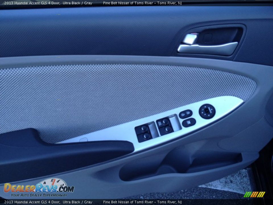 2013 Hyundai Accent GLS 4 Door Ultra Black / Gray Photo #8