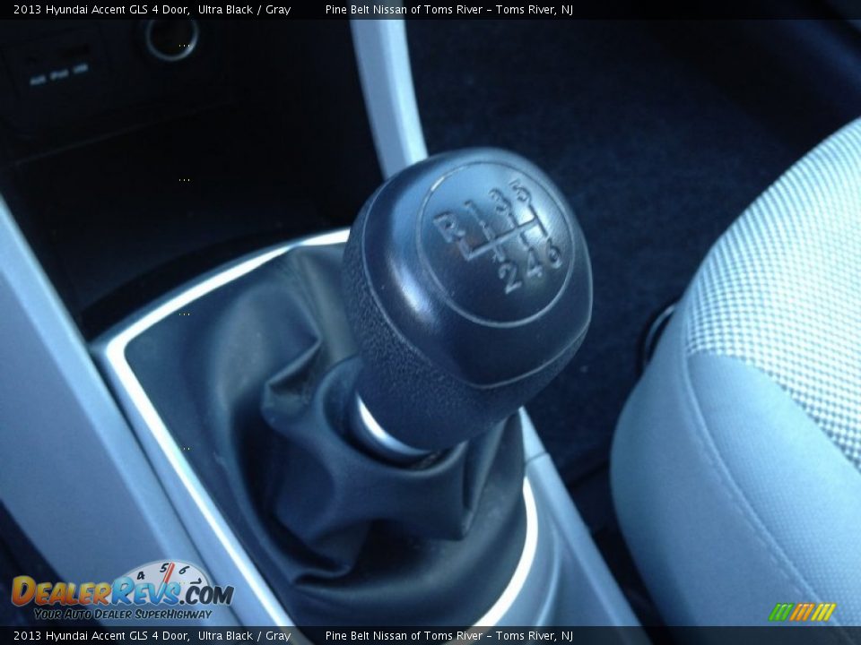 2013 Hyundai Accent GLS 4 Door Ultra Black / Gray Photo #12