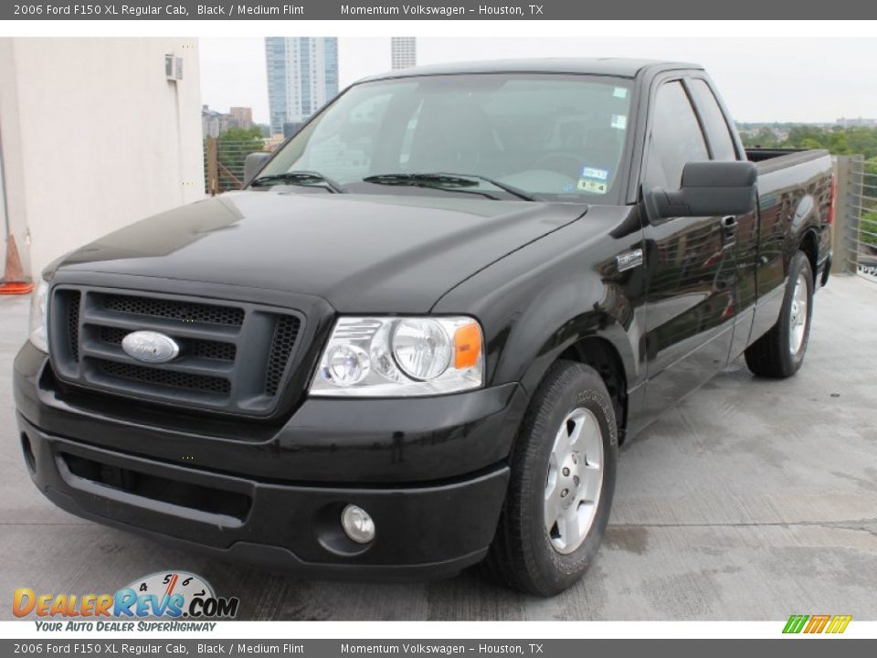 Front 3/4 View of 2006 Ford F150 XL Regular Cab Photo #3