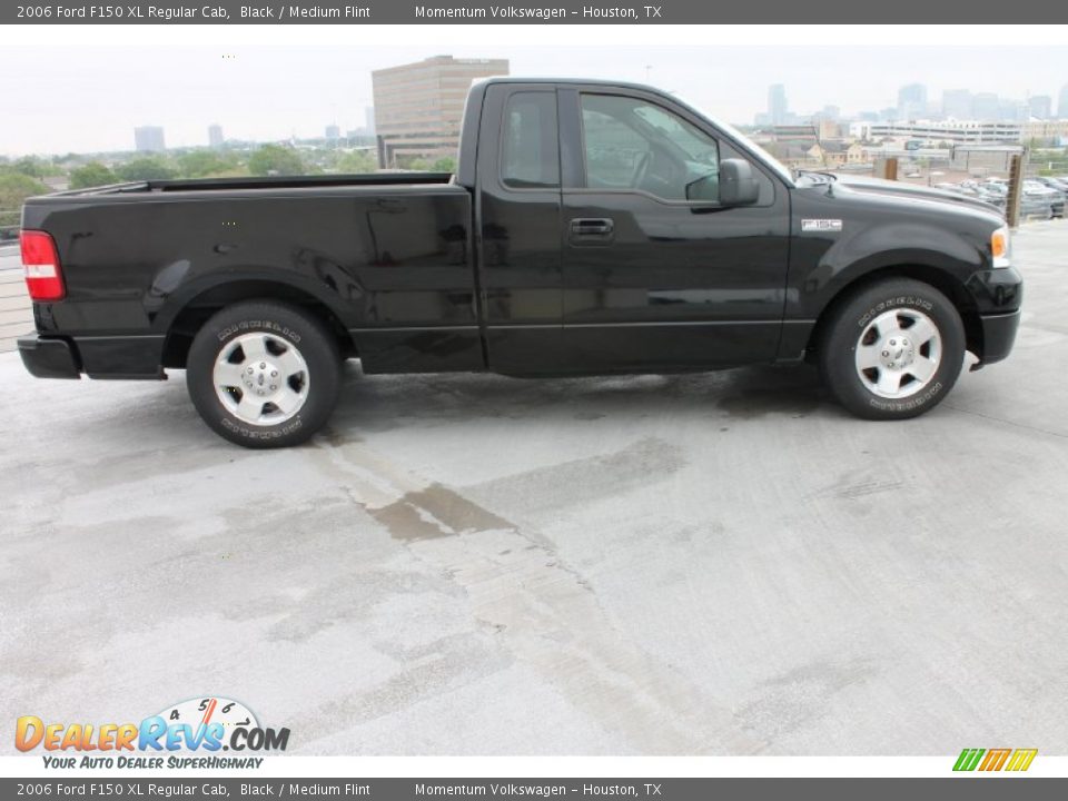 2006 Ford F150 XL Regular Cab Black / Medium Flint Photo #9
