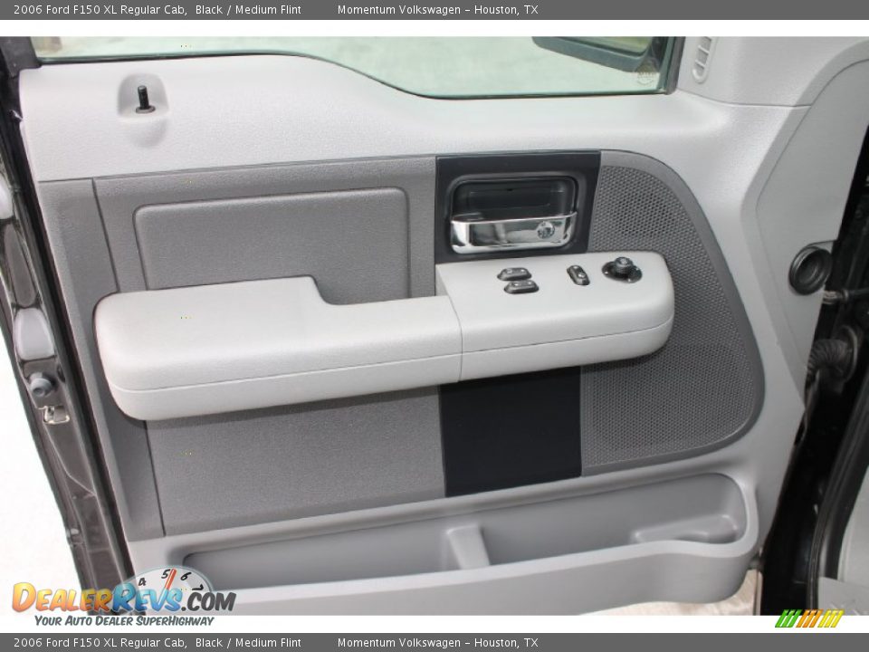 2006 Ford F150 XL Regular Cab Black / Medium Flint Photo #10