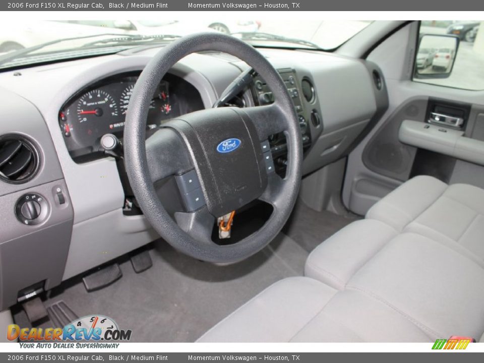 Medium Flint Interior - 2006 Ford F150 XL Regular Cab Photo #11