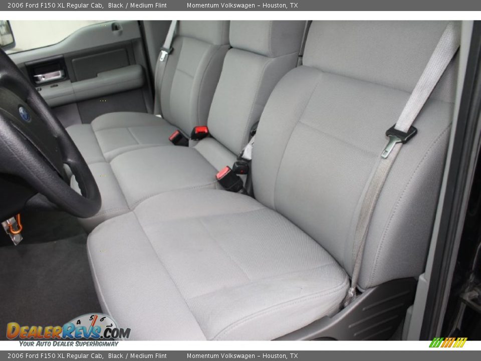 2006 Ford F150 XL Regular Cab Black / Medium Flint Photo #12