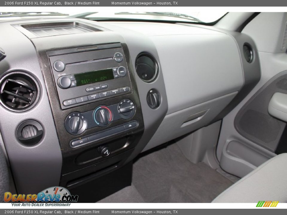 2006 Ford F150 XL Regular Cab Black / Medium Flint Photo #14