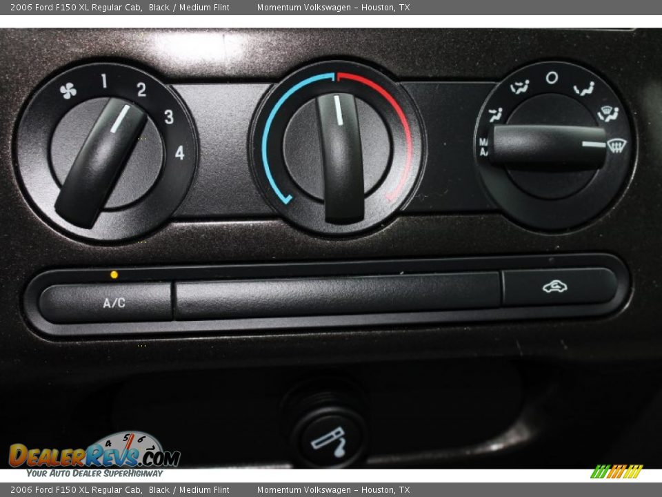 2006 Ford F150 XL Regular Cab Black / Medium Flint Photo #17