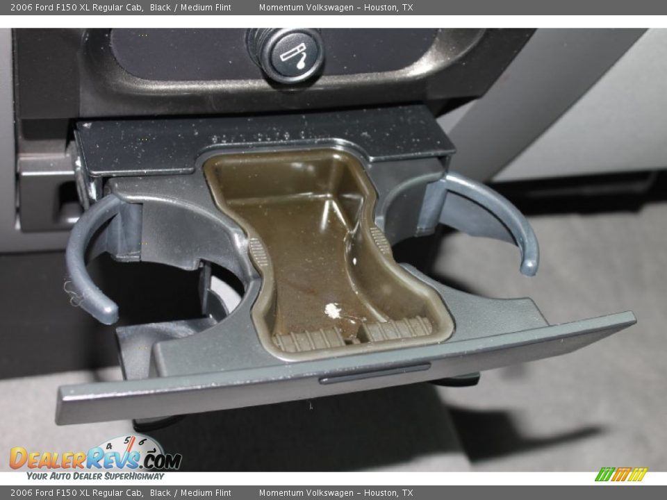 2006 Ford F150 XL Regular Cab Black / Medium Flint Photo #18