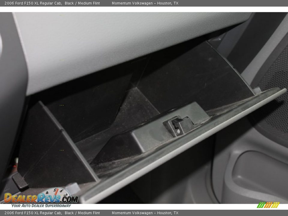 2006 Ford F150 XL Regular Cab Black / Medium Flint Photo #19