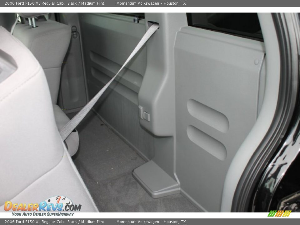 2006 Ford F150 XL Regular Cab Black / Medium Flint Photo #23