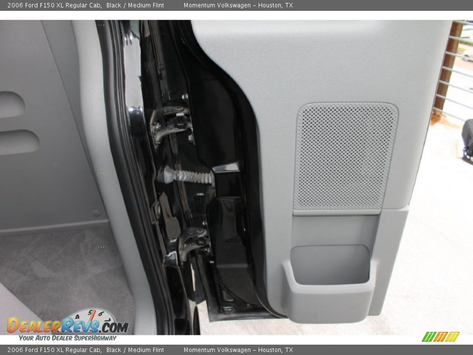 2006 Ford F150 XL Regular Cab Black / Medium Flint Photo #24