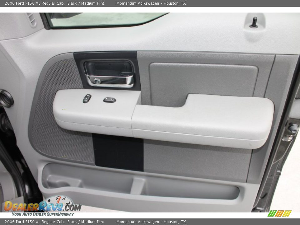 2006 Ford F150 XL Regular Cab Black / Medium Flint Photo #26