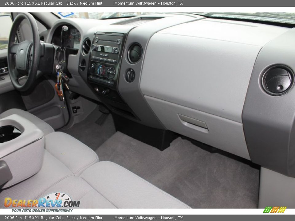 2006 Ford F150 XL Regular Cab Black / Medium Flint Photo #27