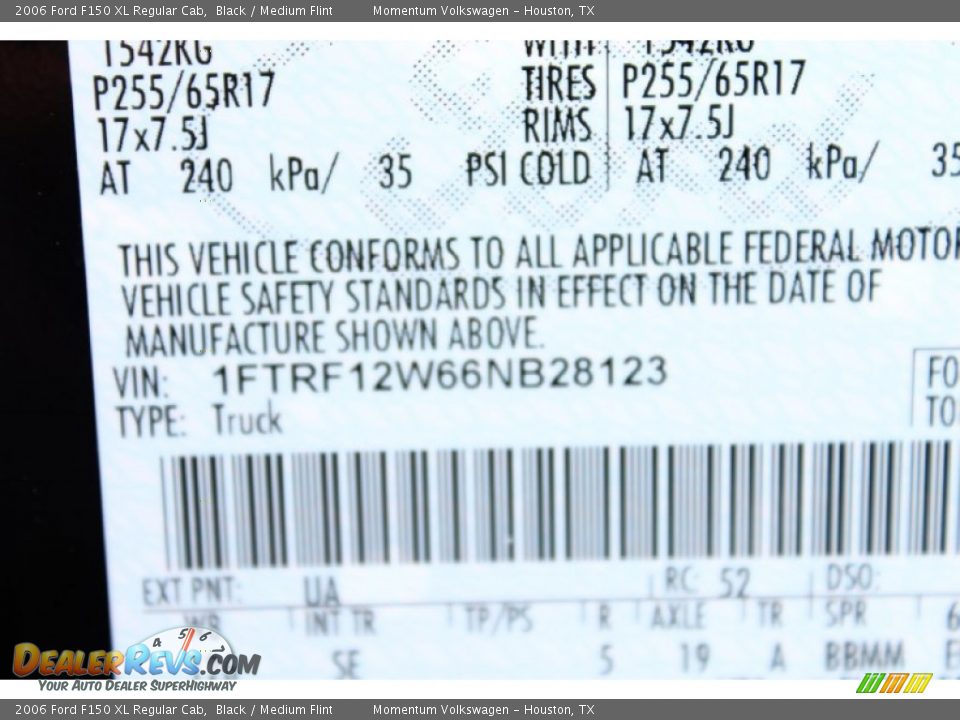 2006 Ford F150 XL Regular Cab Black / Medium Flint Photo #31