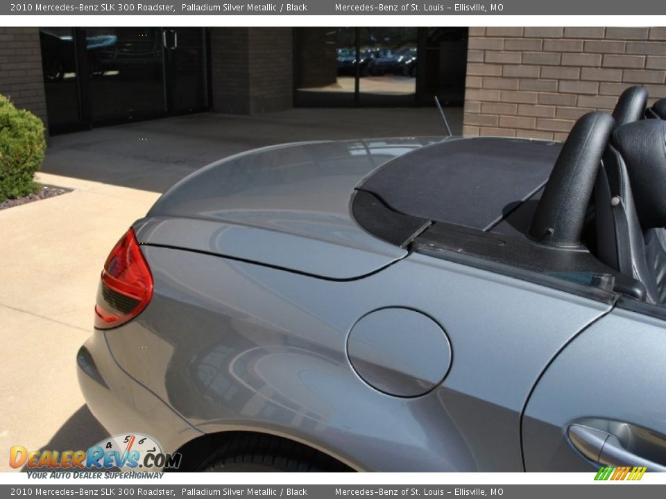 2010 Mercedes-Benz SLK 300 Roadster Palladium Silver Metallic / Black Photo #9