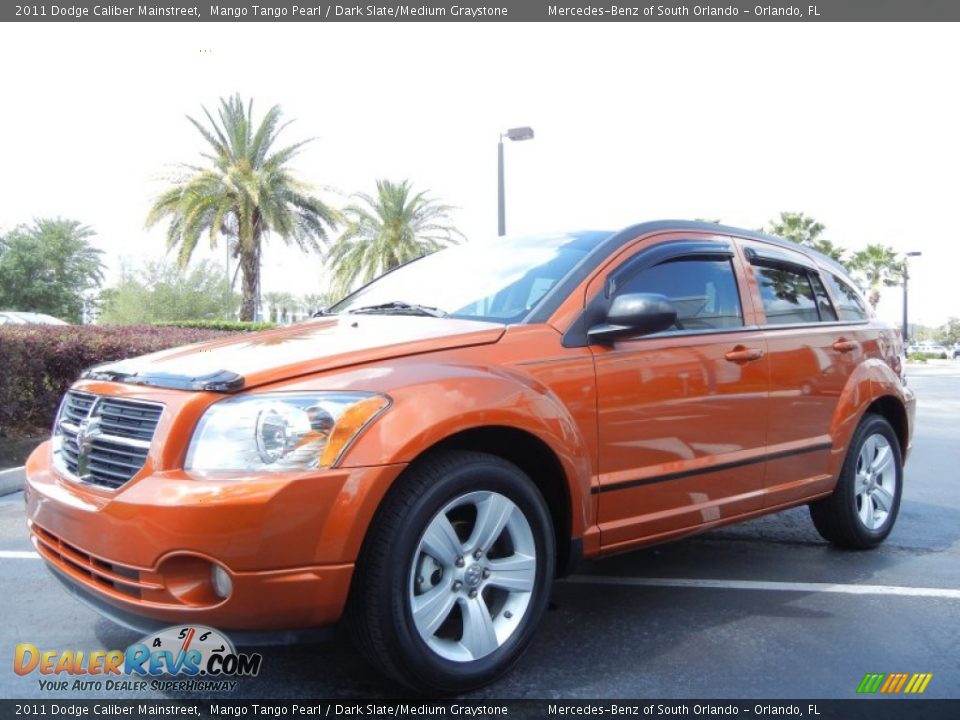 Front 3/4 View of 2011 Dodge Caliber Mainstreet Photo #3