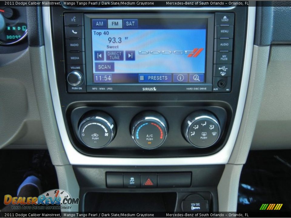 Controls of 2011 Dodge Caliber Mainstreet Photo #21