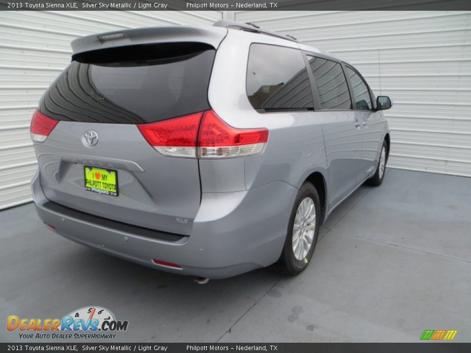 2013 Toyota Sienna XLE Silver Sky Metallic / Light Gray Photo #4
