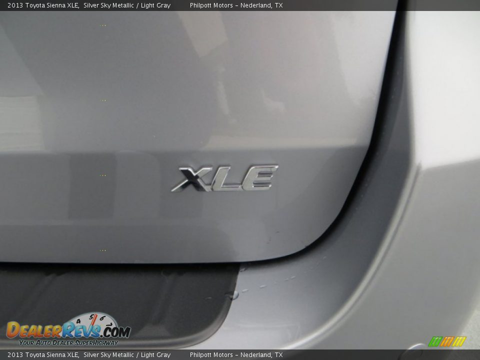 2013 Toyota Sienna XLE Silver Sky Metallic / Light Gray Photo #6