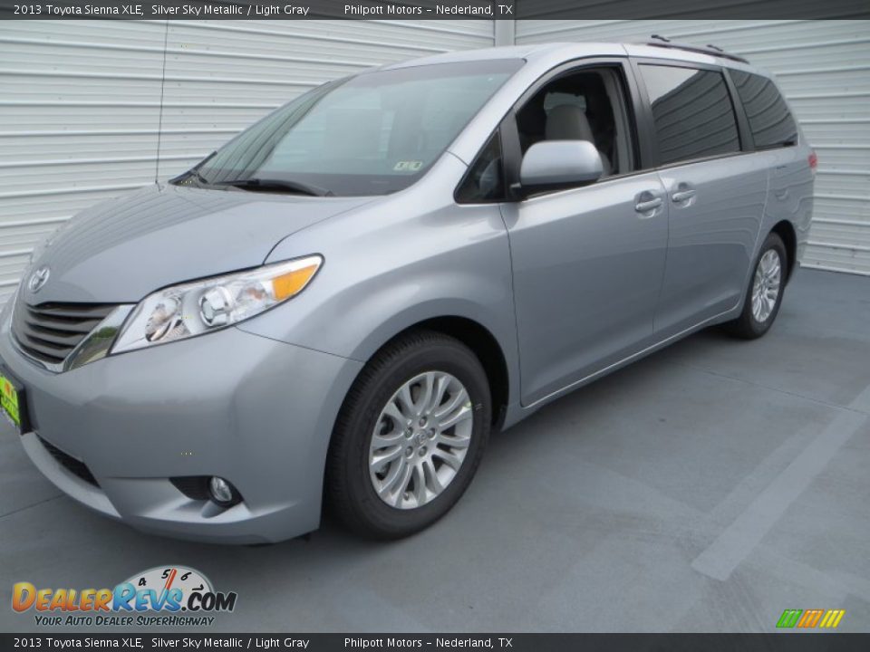 2013 Toyota Sienna XLE Silver Sky Metallic / Light Gray Photo #8