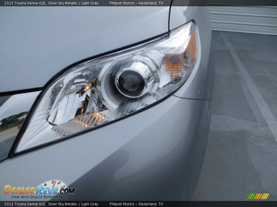 2013 Toyota Sienna XLE Silver Sky Metallic / Light Gray Photo #11