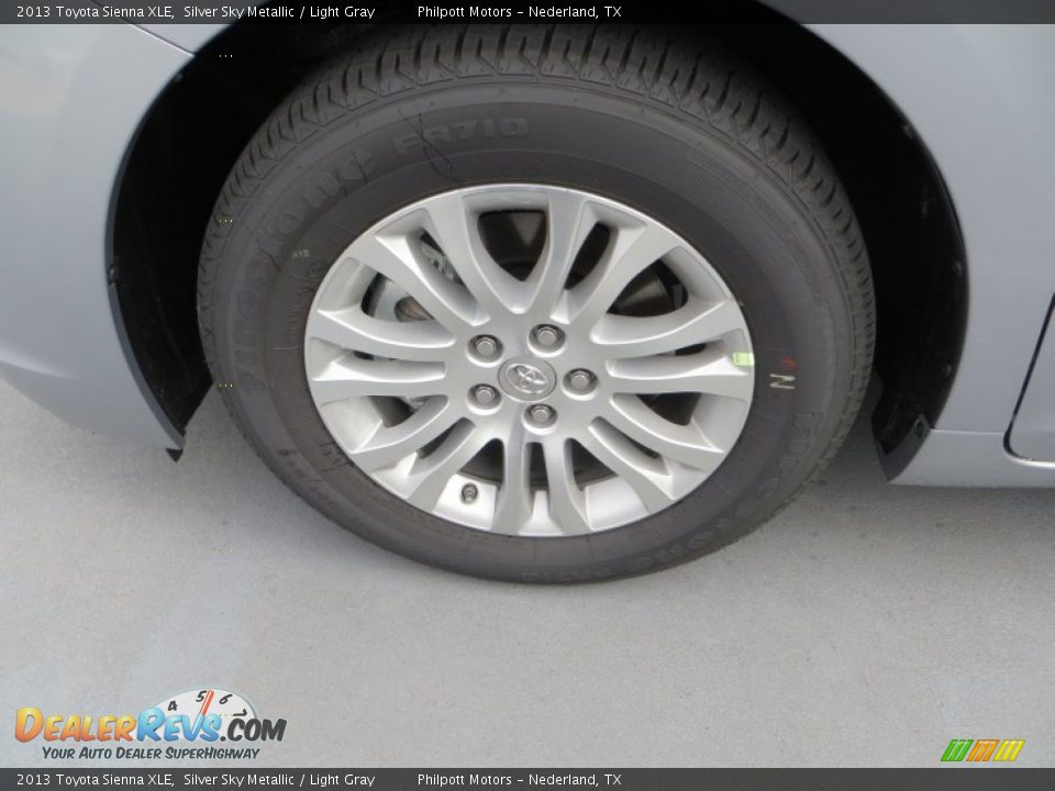 2013 Toyota Sienna XLE Silver Sky Metallic / Light Gray Photo #13