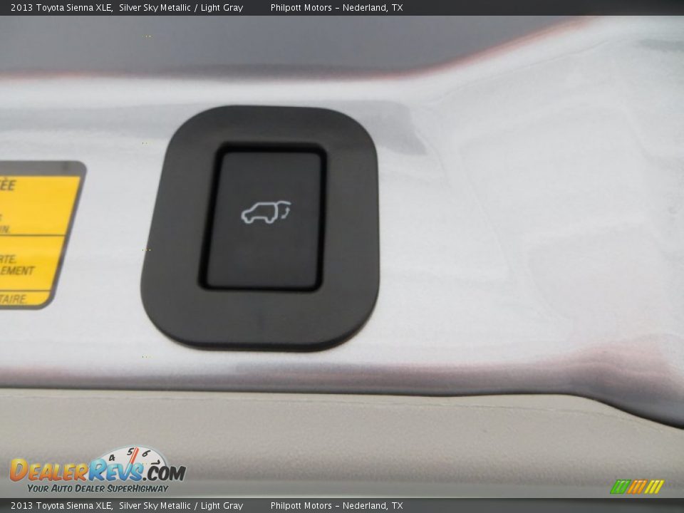 2013 Toyota Sienna XLE Silver Sky Metallic / Light Gray Photo #17