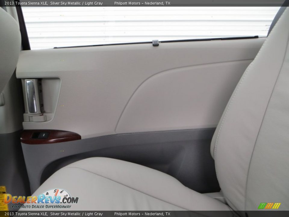 2013 Toyota Sienna XLE Silver Sky Metallic / Light Gray Photo #22